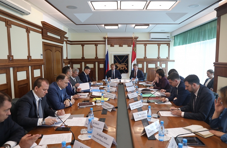 Глава Минвостокразвития и Губернатор Приморья собрали ответственных за инфраструктуру ТОР